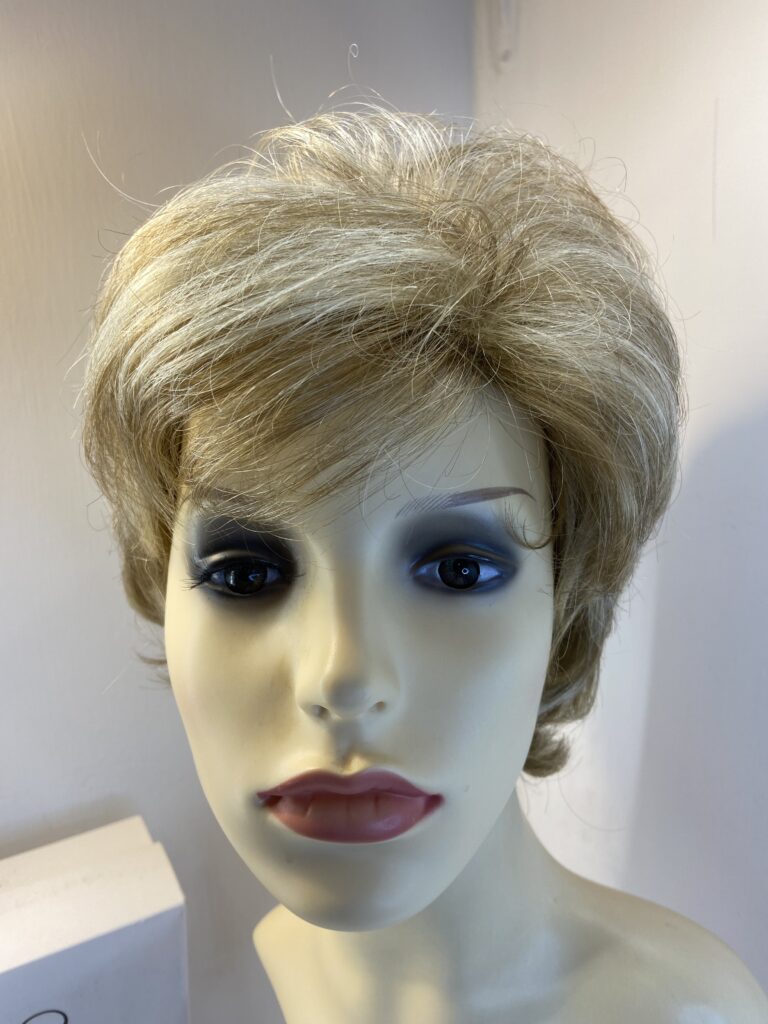 New Blonde Rene Of Paris Creamy Toffee Wig Bblcs485 Wigbank