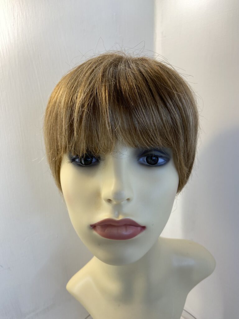 Honey Blonde Short Wig Blss11 Wigbank   IMG 9023 768x1024 