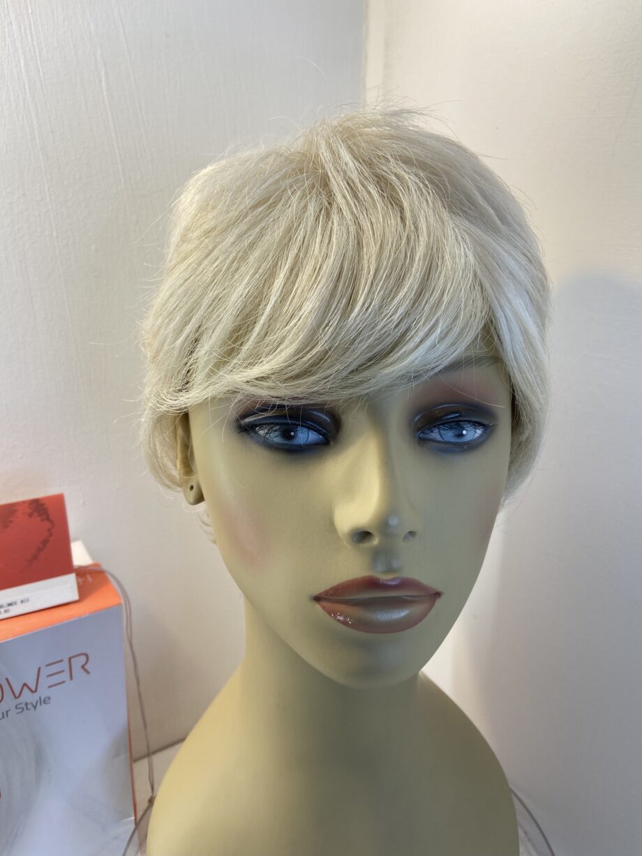 Boxed platinum blonde wig. Bblss748