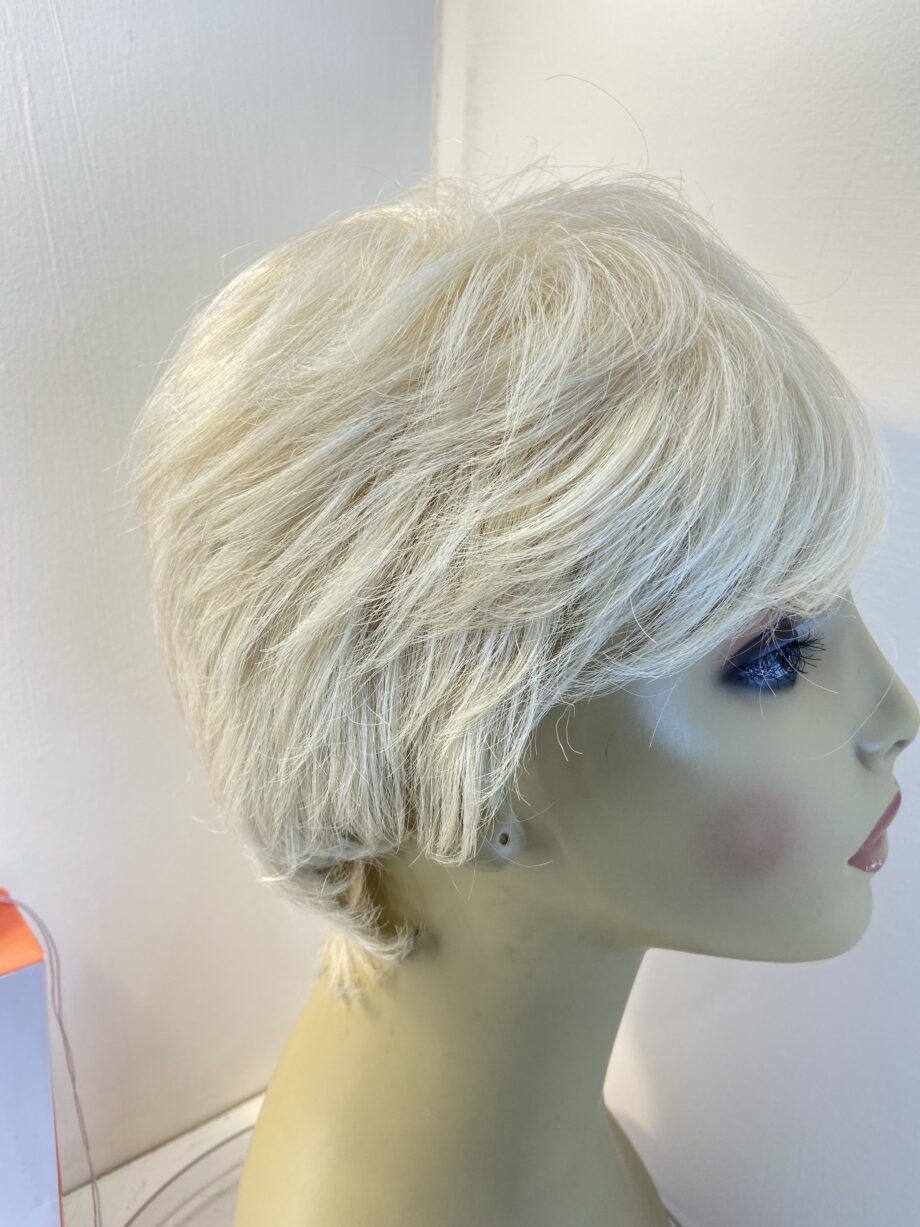 Boxed platinum blonde wig. Bblss748