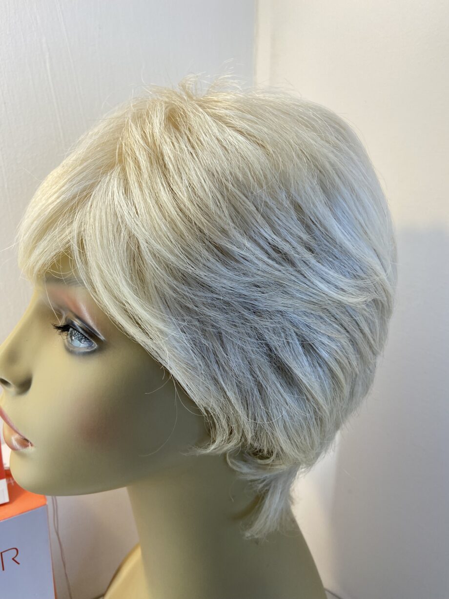 Boxed platinum blonde wig. Bblss748