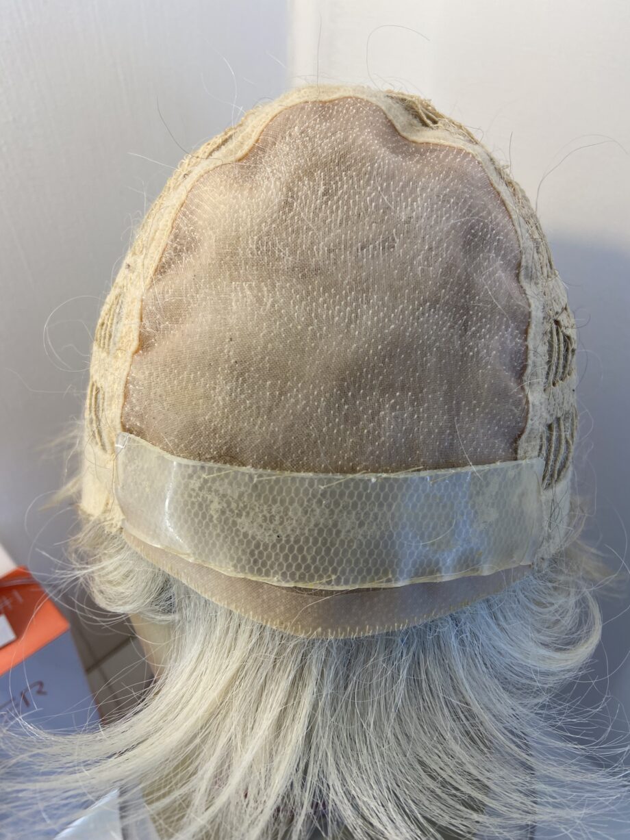 Boxed platinum blonde wig. Bblss748