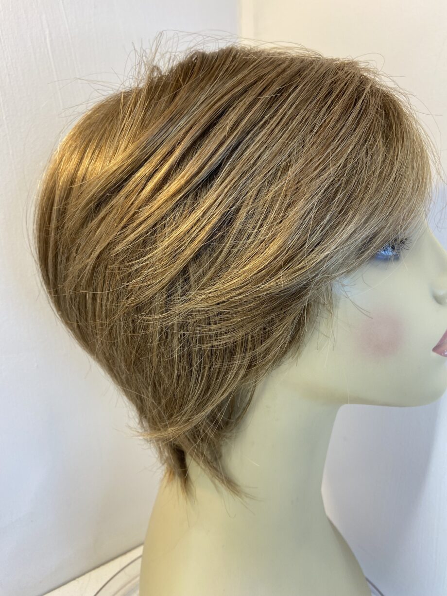 Silky soft light brown wig. Brms669