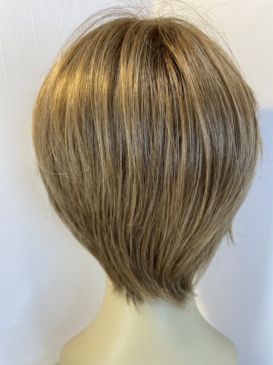 Silky soft light brown wig. Brms669