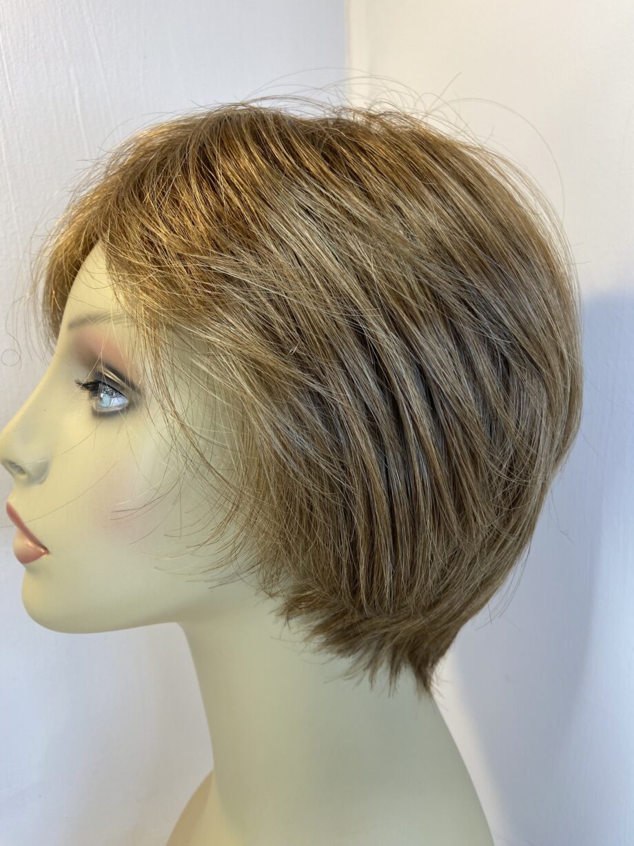 Silky soft light brown wig. Brms669