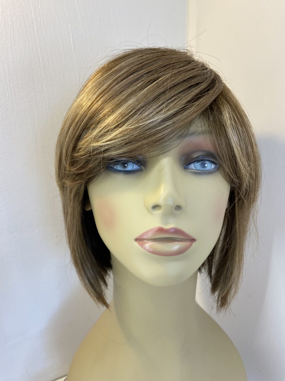 Beautiful brown designer wig. Brms5051