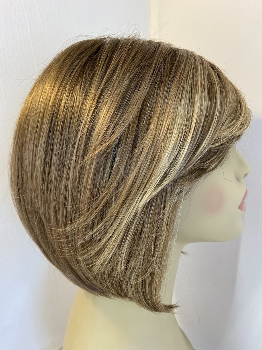 Beautiful brown designer wig. Brms5051