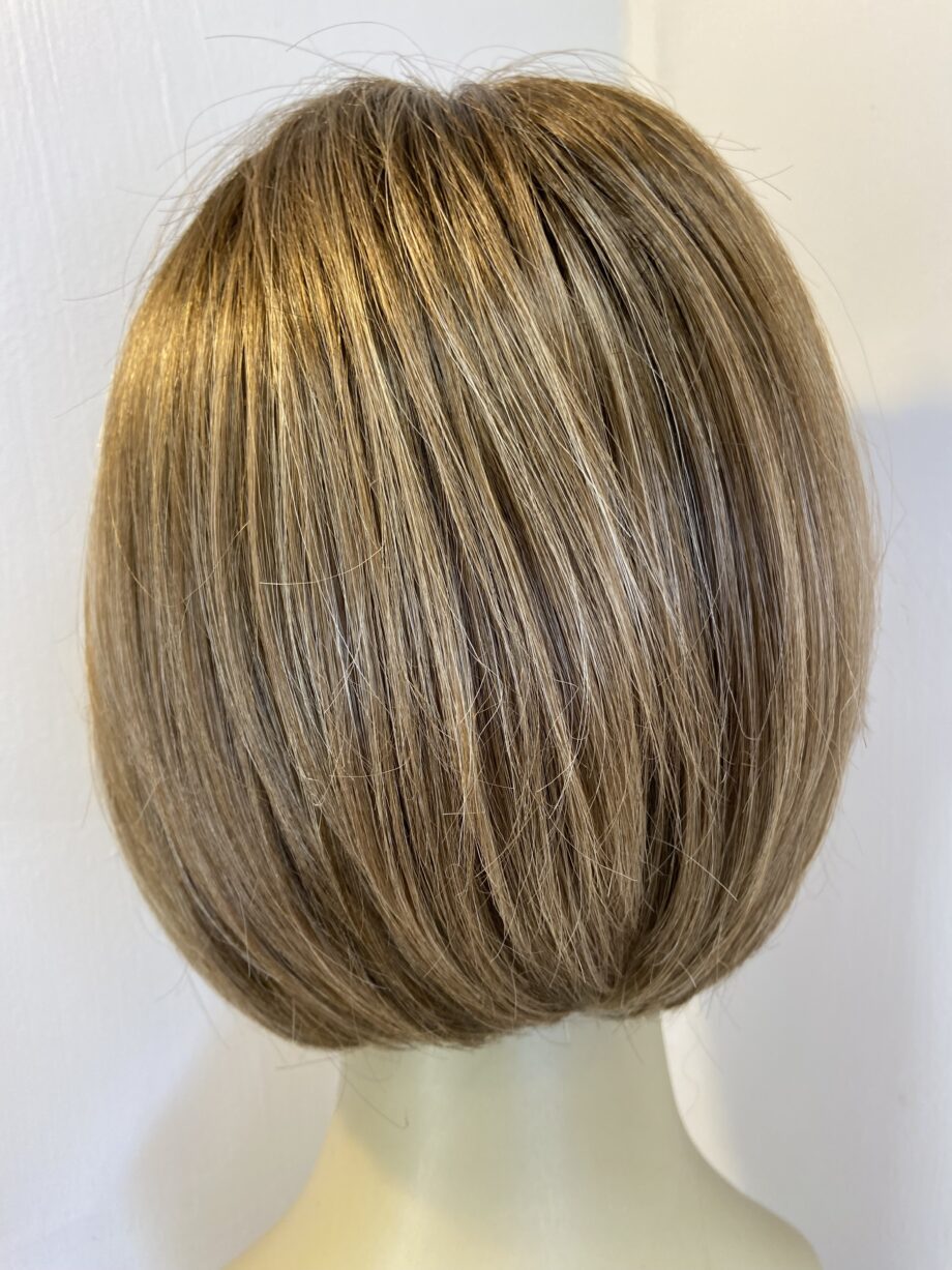 Beautiful brown designer wig. Brms5051