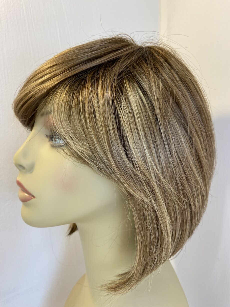 Beautiful brown designer wig. Brms5051