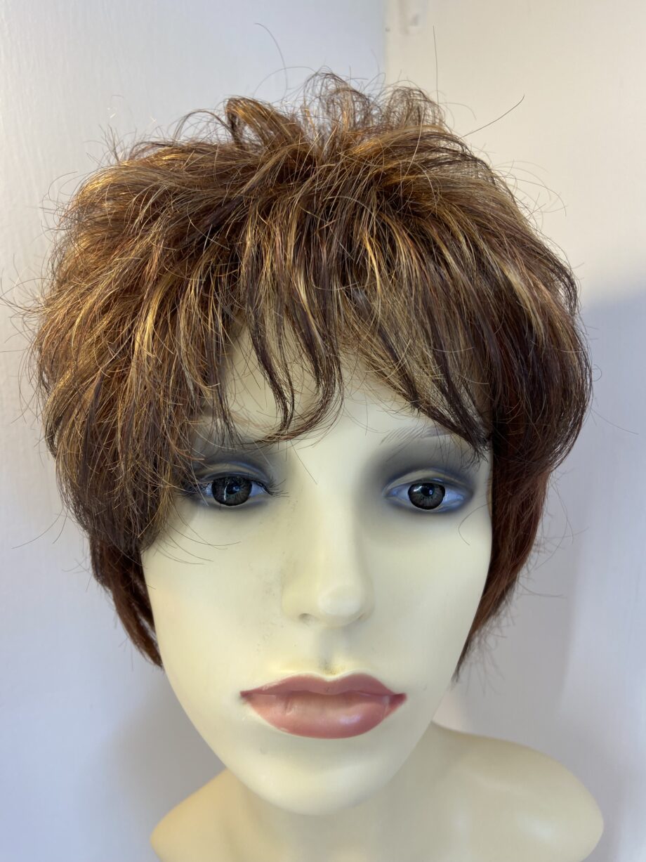 Short brown designer wig. Brss5052