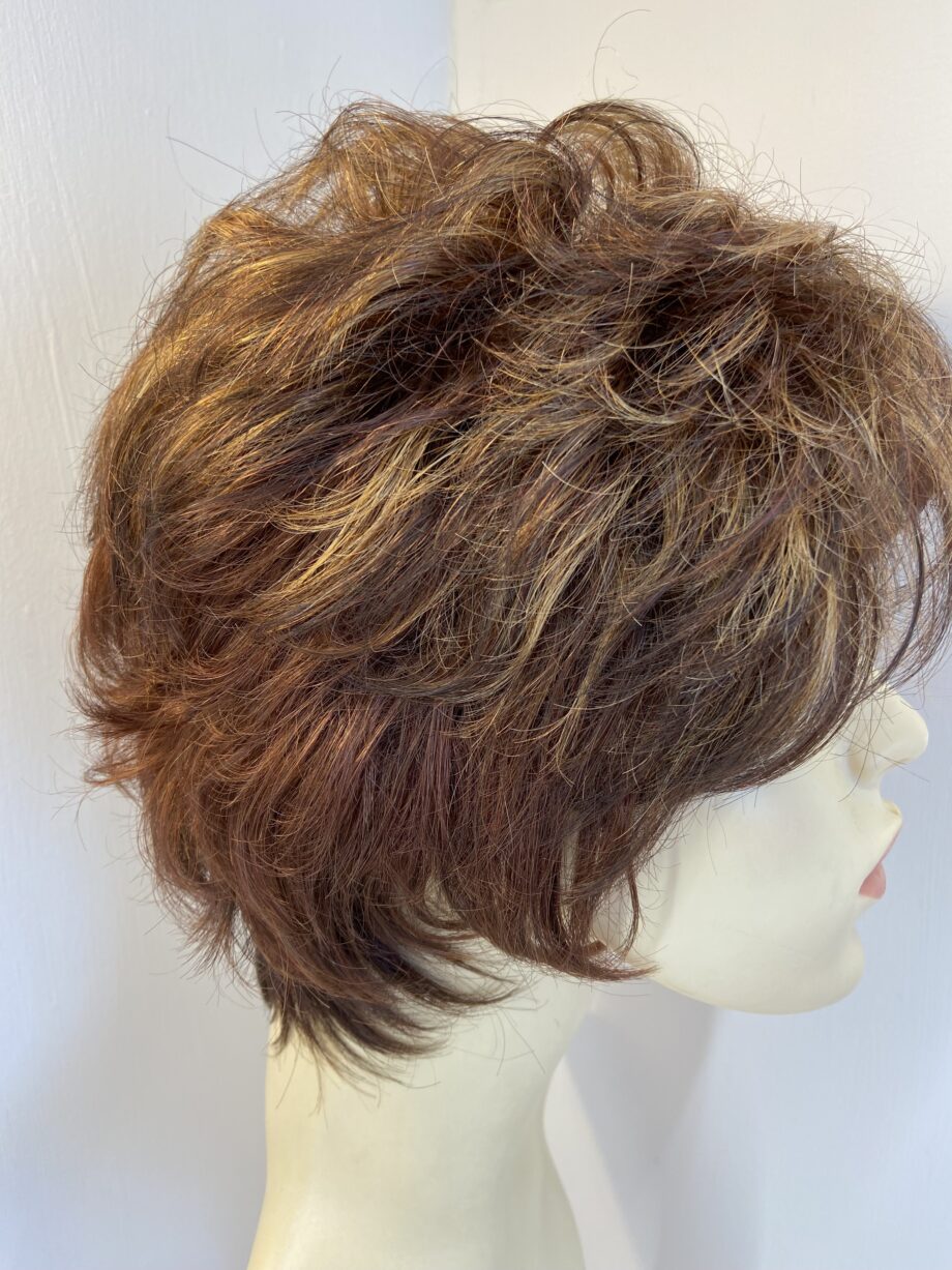 Short brown designer wig. Brss5052