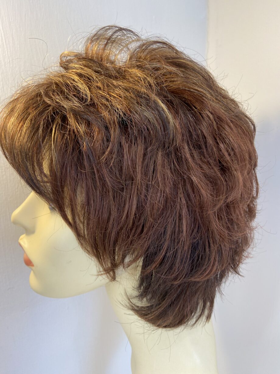 Short brown designer wig. Brss5052